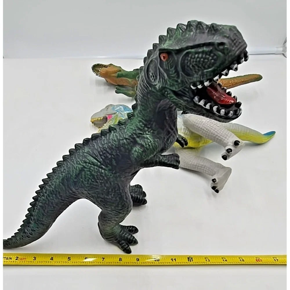 Lot Of 3‎ Dinosaur Action Figures Jurassic World T Rex Triceratops Toys